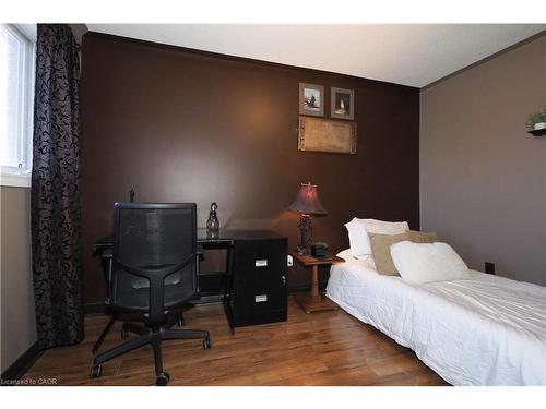127 Essex Point Drive, Cambridge, ON - Indoor Photo Showing Bedroom