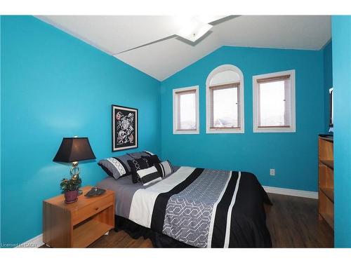 127 Essex Point Drive, Cambridge, ON - Indoor Photo Showing Bedroom