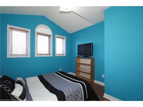 127 Essex Point Drive, Cambridge, ON - Indoor Photo Showing Bedroom