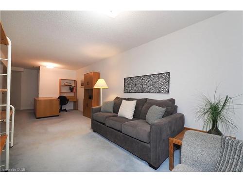 127 Essex Point Drive, Cambridge, ON - Indoor Photo Showing Living Room