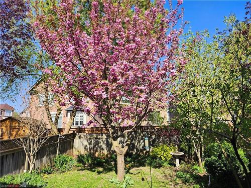 127 Essex Point Drive, Cambridge, ON - Outdoor