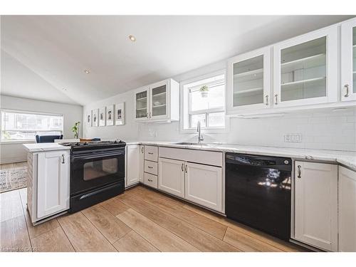 258 West 19Th Street, Hamilton, ON - Indoor Photo Showing Kitchen