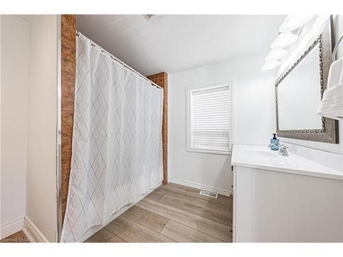 258 West 19Th Street, Hamilton, ON - Indoor Photo Showing Bathroom