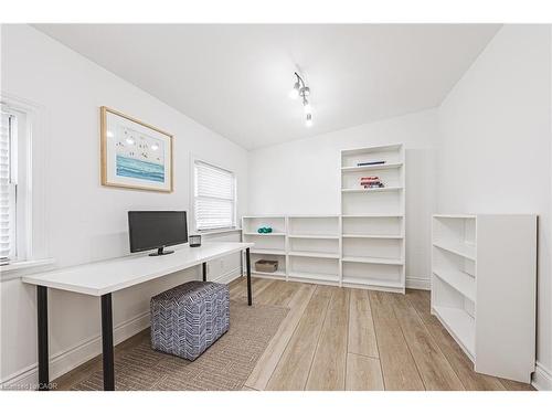 258 West 19Th Street, Hamilton, ON - Indoor Photo Showing Office