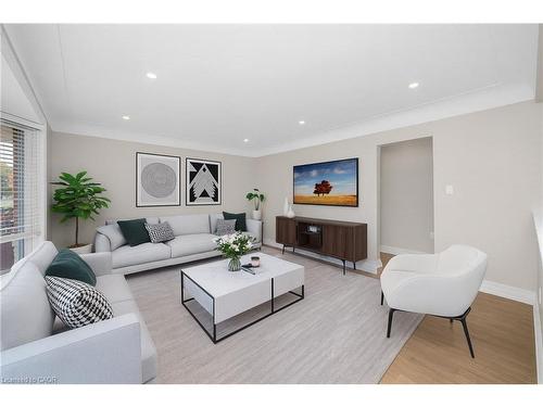 30 Wildewood Avenue, Hamilton, ON - Indoor Photo Showing Living Room