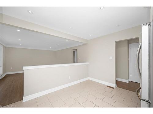 30 Wildewood Avenue, Hamilton, ON - Indoor Photo Showing Other Room