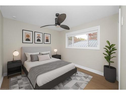 30 Wildewood Avenue, Hamilton, ON - Indoor Photo Showing Bedroom
