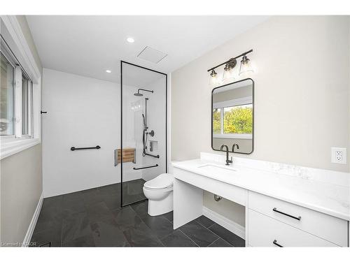 30 Wildewood Avenue, Hamilton, ON - Indoor Photo Showing Bathroom