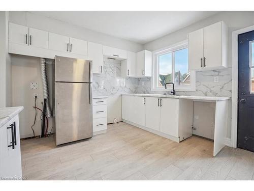 510 Britannia Avenue, Hamilton, ON - Indoor Photo Showing Kitchen