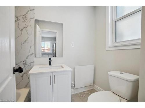 510 Britannia Avenue, Hamilton, ON - Indoor Photo Showing Bathroom