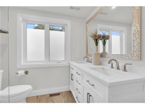 2-22 Ash Street, Kitchener, ON - Indoor Photo Showing Bathroom