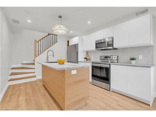 2-22 Ash Street, Kitchener, ON - Indoor Photo Showing Kitchen