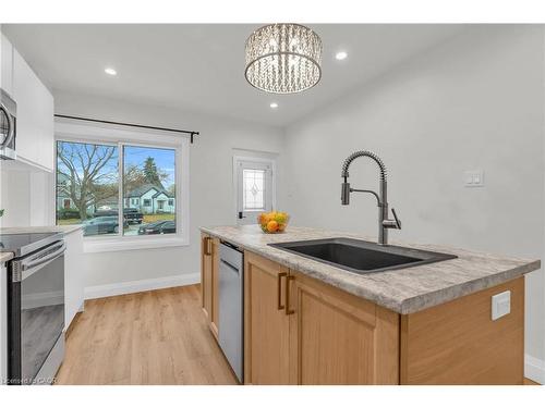 2-22 Ash Street, Kitchener, ON - Indoor Photo Showing Kitchen With Upgraded Kitchen