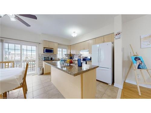 3492 Bala Drive, Mississauga, ON - Indoor Photo Showing Kitchen