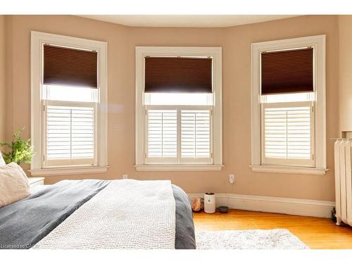 34 Holton Avenue S, Hamilton, ON - Indoor Photo Showing Bedroom