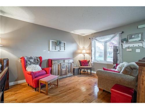 50 Scottacres Boulevard, Caledonia, ON - Indoor Photo Showing Living Room