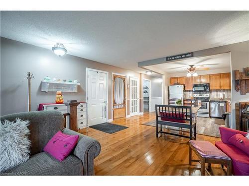 50 Scottacres Boulevard, Caledonia, ON - Indoor Photo Showing Living Room