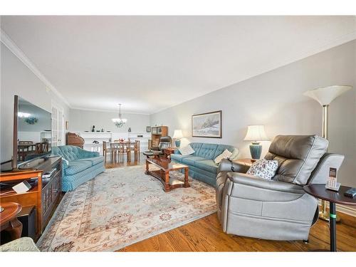 406-2 Lancaster Street E, Kitchener, ON - Indoor Photo Showing Living Room