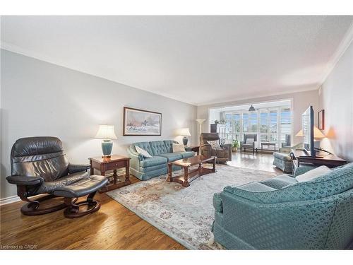 406-2 Lancaster Street E, Kitchener, ON - Indoor Photo Showing Living Room