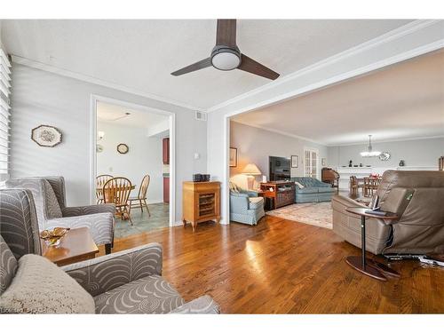 406-2 Lancaster Street E, Kitchener, ON - Indoor Photo Showing Living Room