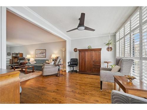 406-2 Lancaster Street E, Kitchener, ON - Indoor Photo Showing Living Room