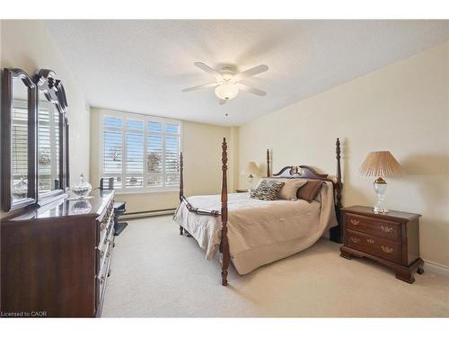 406-2 Lancaster Street E, Kitchener, ON - Indoor Photo Showing Bedroom