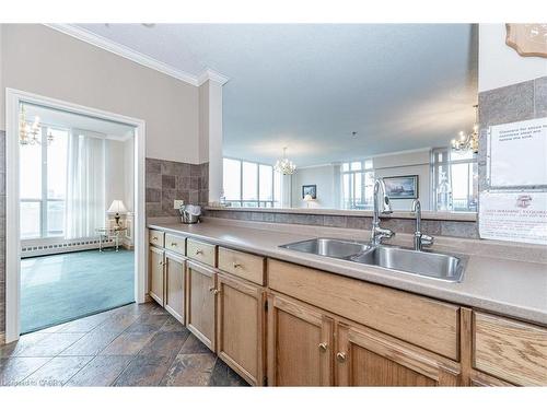 406-2 Lancaster Street E, Kitchener, ON - Indoor Photo Showing Kitchen With Double Sink