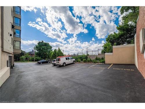 406-2 Lancaster Street E, Kitchener, ON - Outdoor