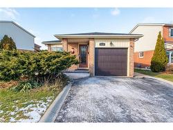 3129 Sandcliffe Court  Burlington, ON L7M 3G9