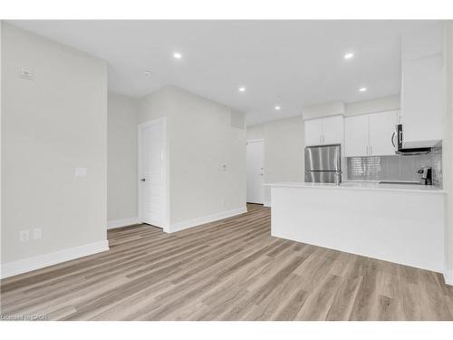 503-1100 Lackner Place, Kitchener, ON - Indoor Photo Showing Kitchen