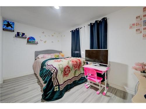 31 Bonfair Court, Kitchener, ON - Indoor Photo Showing Bedroom