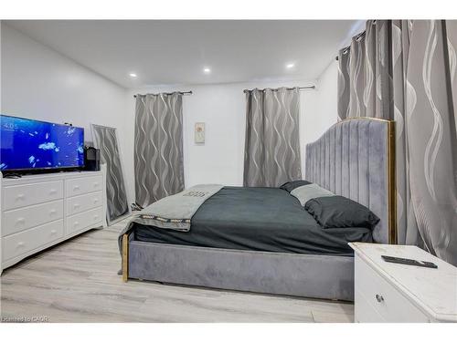 31 Bonfair Court, Kitchener, ON - Indoor Photo Showing Bedroom