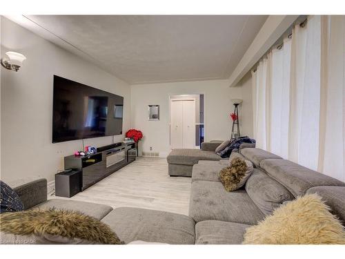 31 Bonfair Court, Kitchener, ON - Indoor Photo Showing Living Room