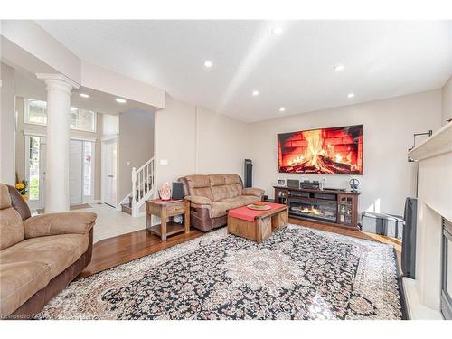 908 Gabor Street, London, ON - Indoor Photo Showing Living Room