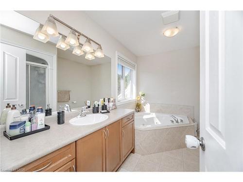 908 Gabor Street, London, ON - Indoor Photo Showing Bathroom