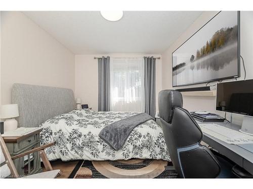 908 Gabor Street, London, ON - Indoor Photo Showing Bedroom