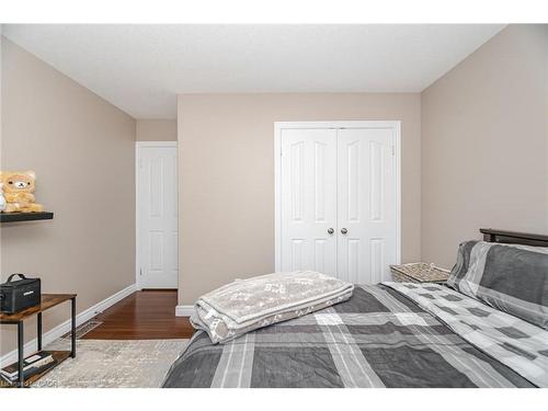 908 Gabor Street, London, ON - Indoor Photo Showing Bedroom