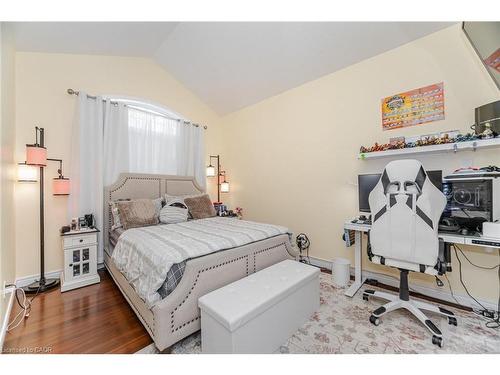 908 Gabor Street, London, ON - Indoor Photo Showing Bedroom