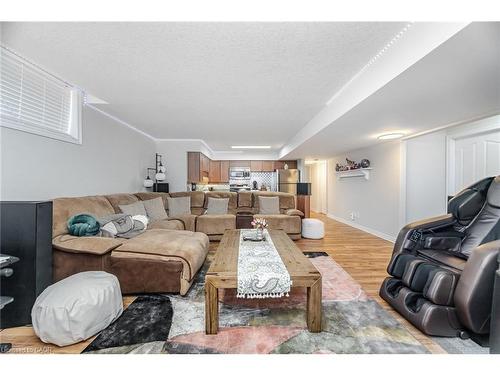 908 Gabor Street, London, ON - Indoor Photo Showing Living Room