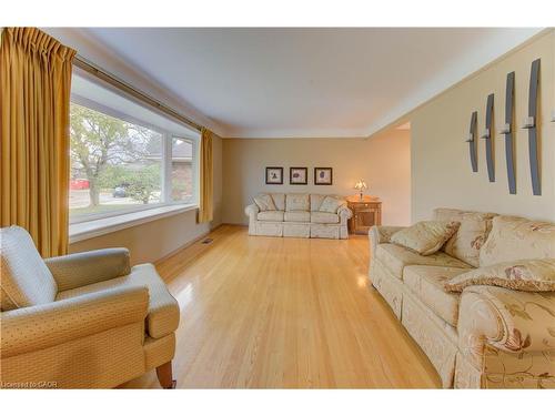 26 Camden Place, Kitchener, ON - Indoor Photo Showing Living Room