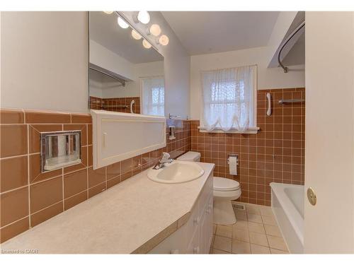 26 Camden Place, Kitchener, ON - Indoor Photo Showing Bathroom