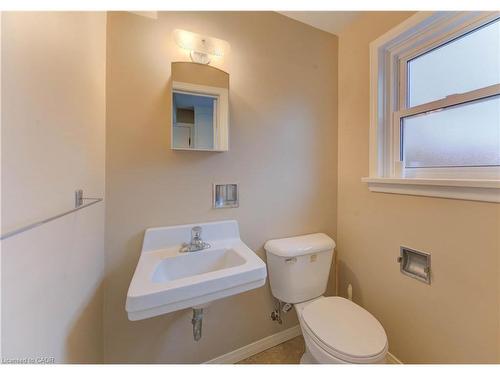 26 Camden Place, Kitchener, ON - Indoor Photo Showing Bathroom