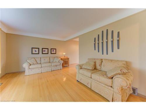 26 Camden Place, Kitchener, ON - Indoor Photo Showing Living Room