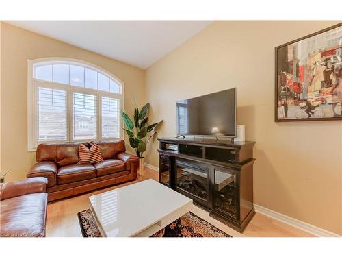 601 Isaiah Crescent, Kitchener, ON - Indoor Photo Showing Living Room