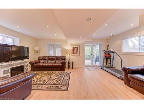 601 Isaiah Crescent, Kitchener, ON - Indoor Photo Showing Living Room