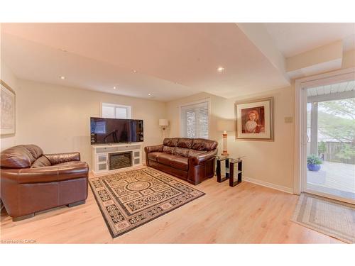 601 Isaiah Crescent, Kitchener, ON - Indoor Photo Showing Living Room