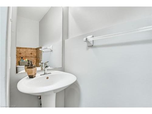 5 Mavin Street, Brantford, ON - Indoor Photo Showing Bathroom