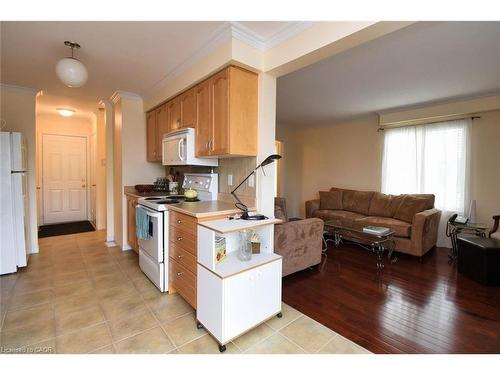 49-7 Southside Place, Hamilton, ON - Indoor Photo Showing Kitchen