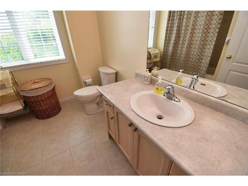 49-7 Southside Place, Hamilton, ON - Indoor Photo Showing Bathroom