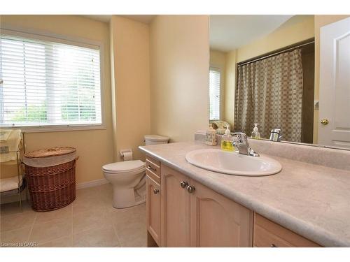 49-7 Southside Place, Hamilton, ON - Indoor Photo Showing Bathroom